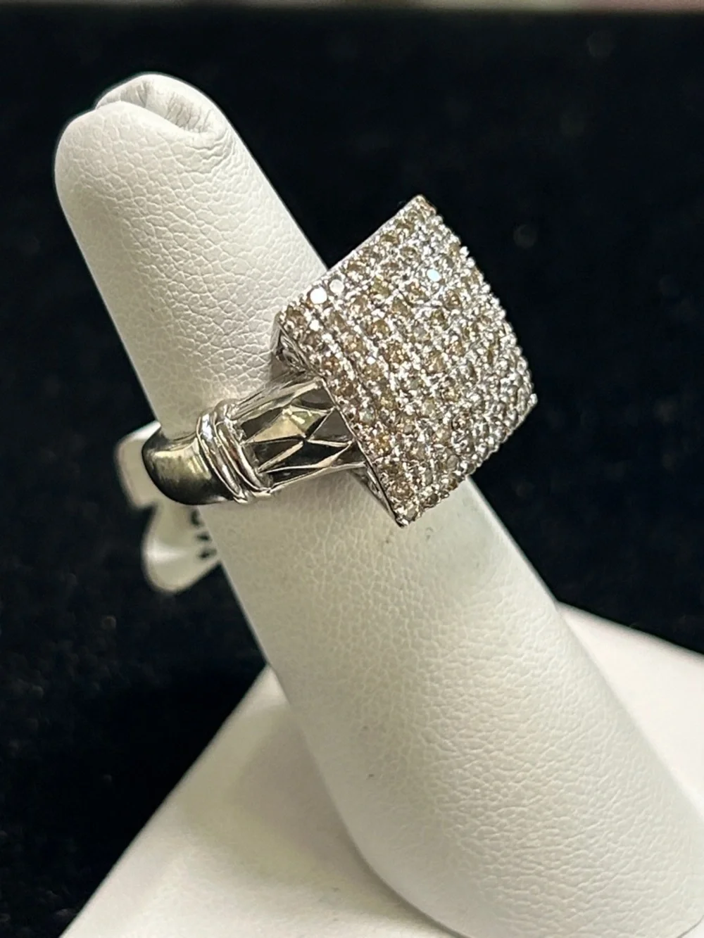 435139 14k white gold diamond ring size 4.5 - Picture 2 of 3